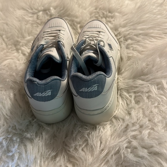 White leather never worn. Just tried on walked through house but were too big - Picture 4 of 6